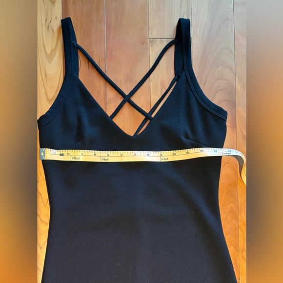 The perfect little black dress, lightweight, size medium, with stretch, to hug. - Picture 9 of 9